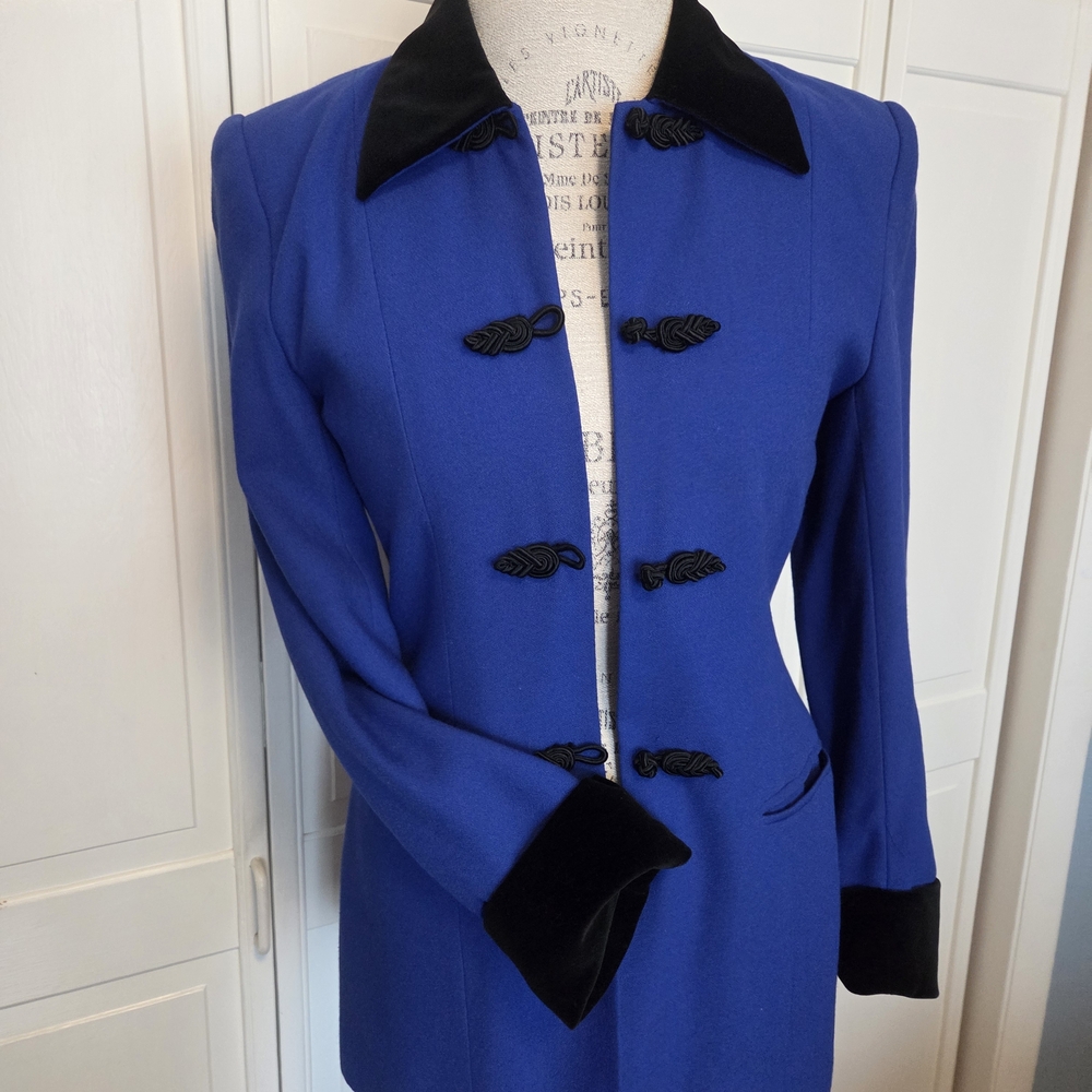 Vintage 90s Asian Style Blazer with Black Velvet Details by Casual Corner